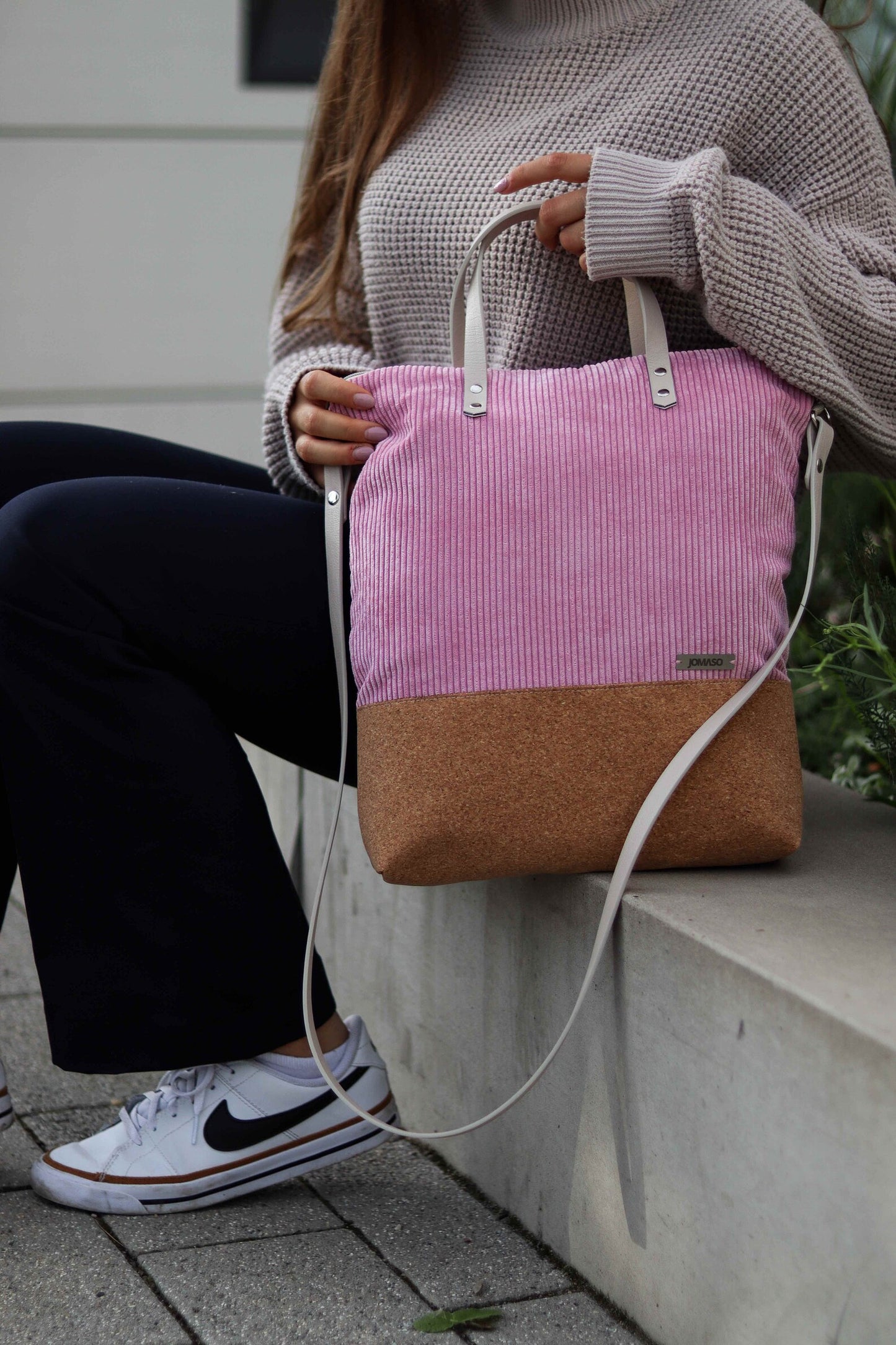 Umhängetasche mit Kork - Berlin Cord Altrosa
