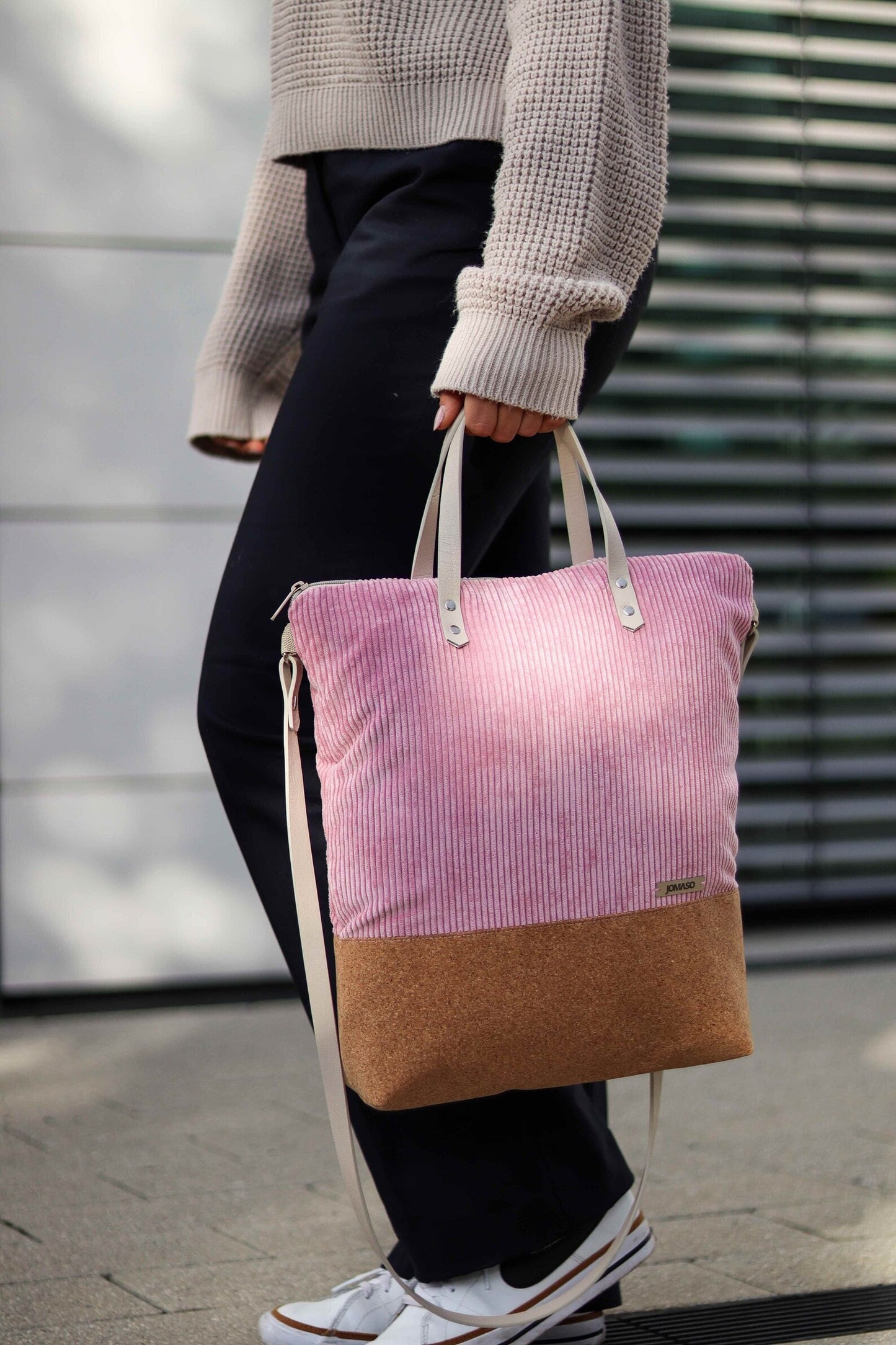 Umhängetasche mit Kork - Berlin Cord Altrosa