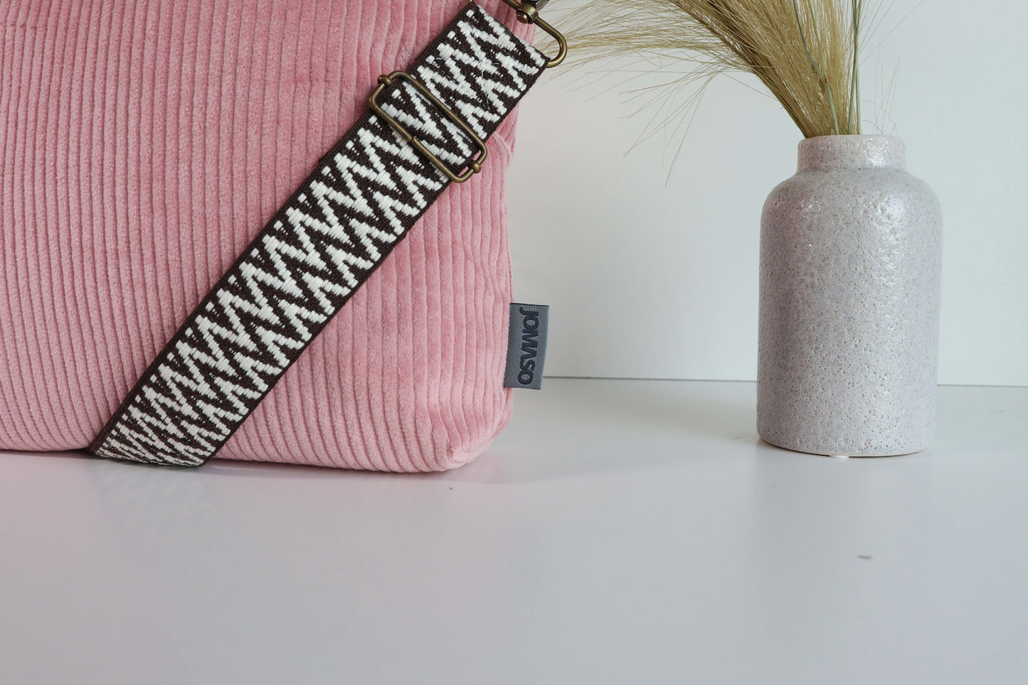 Umhängetasche aus Cord mit gemusterten Taschenriemen - Madrid Rosa