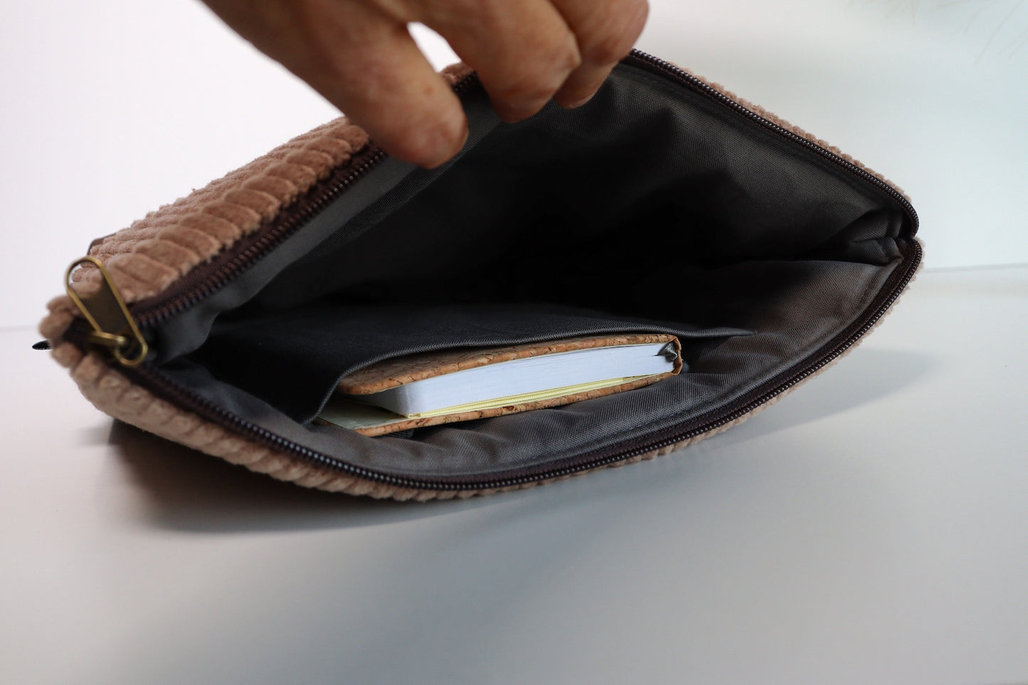 Umhängetasche aus Cord mit gemusterten Taschenriemen - Madrid Mintgrau