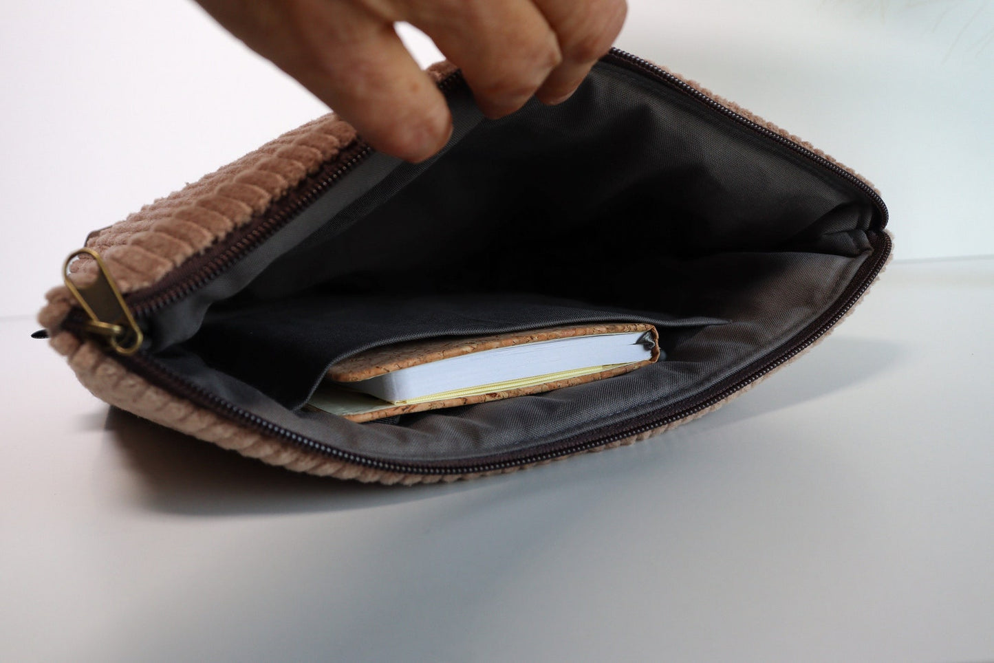 Umhängetasche aus Cord mit gemusterten Taschenriemen - Madrid Olivgrün